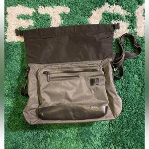 Preowned Tumi Gray Tahoe Marino RollUp Messenger Bag #79812GRY